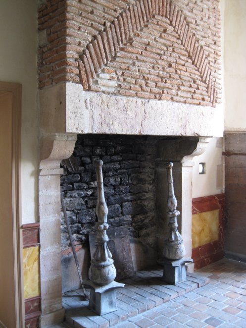 foreplace with exposed brickwork